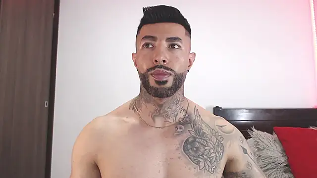 Snapshot of andrea_de_lucaa chatting on 03-15-26, 02:39 andrea de lucaa online show from 03-15-26, 02:39