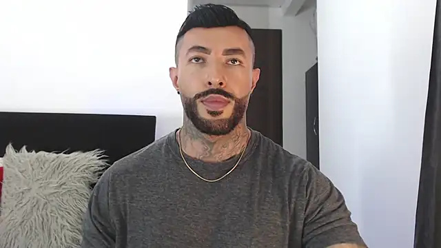 andrea de lucaa online show from 05-18-26, 01:02