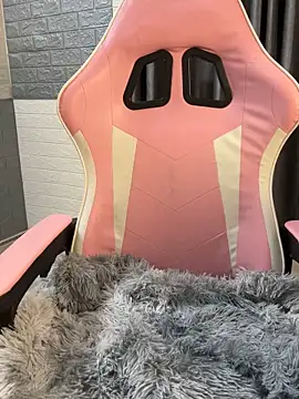 Snapshot of Orianna69 chatting on 10-20-25, 01:06 Orianna69 online show from 10-20-25, 01:06