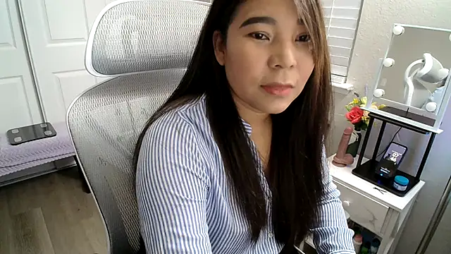 Snapshot of SHEILYN_ chatting on 01-13-26, 03:45 SHEILYN online show from 01-13-26, 03:45