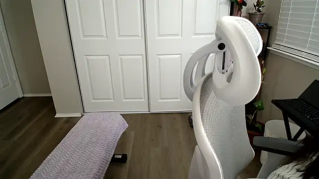 Snapshot of SHEILYN_ chatting on 01-15-26, 05:12 SHEILYN online show from 01-15-26, 05:12