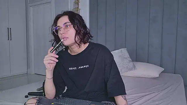 VioletAsh online show from 05-22-26, 04:19