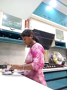 Snapshot of Sneha16 chatting on 09-09-25, 03:06 Sneha16 online show from 09-09-25, 03:06