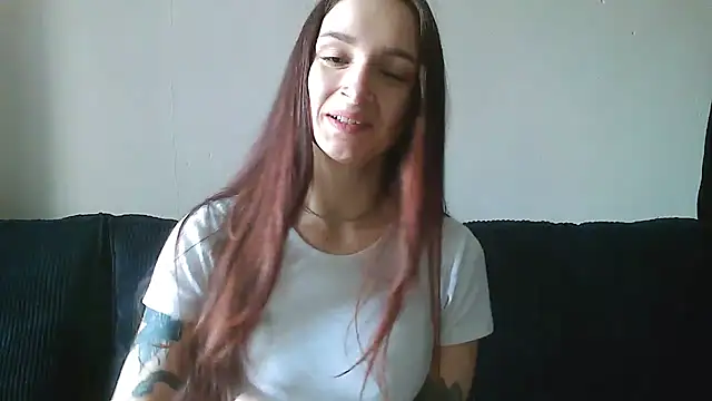 Snapshot of __Leyla__ chatting on 10-13-25, 09:31 Leyla online show from 10-13-25, 09:31