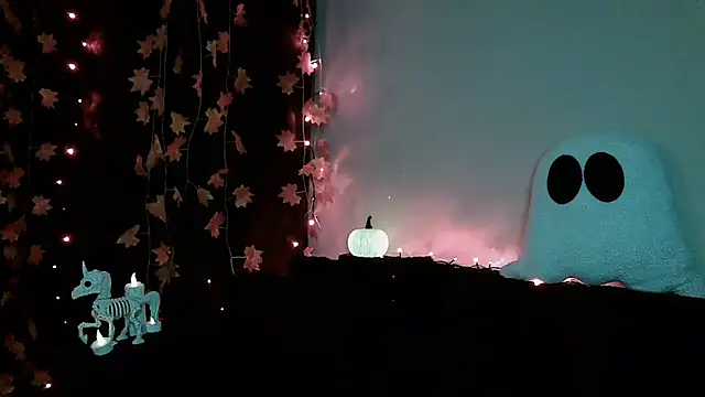 Snapshot of __Leyla__ chatting on 10-20-25, 07:03 Leyla online show from 10-20-25, 07:03