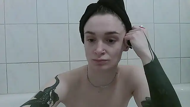 Snapshot of __Leyla__ chatting on 11-14-25, 07:29 Leyla online show from 11-14-25, 07:29