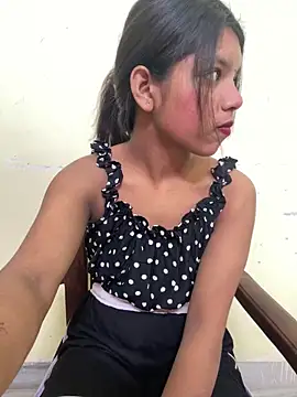 Snapshot of sexy_body-00 chatting on 10-12-25, 05:06 sexy body-00 online show from 10-12-25, 05:06