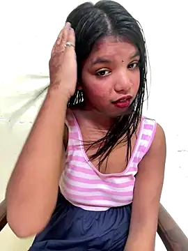 Snapshot of sexy_body-00 chatting on 10-13-25, 04:45 sexy body-00 online show from 10-13-25, 04:45