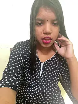 Snapshot of sexy_body-00 chatting on 10-17-25, 04:37 sexy body-00 online show from 10-17-25, 04:37