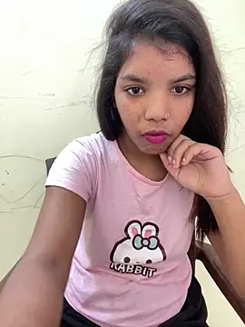 Snapshot of sexy_body-00 chatting on 10-19-25, 04:13 sexy body-00 online show from 10-19-25, 04:13