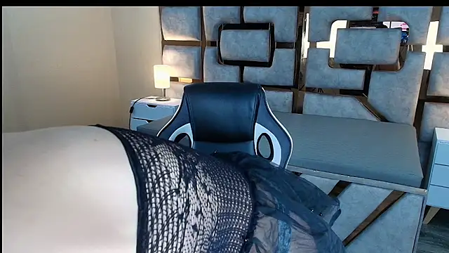 Snapshot of Candy_Velvet chatting on 12-14-25, 05:02 Candy Velvet online show from 12-14-25, 05:02