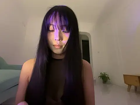 Snapshot of 77momomo chatting on 11-11-25, 02:06 77momomo online show from 11-11-25, 02:06