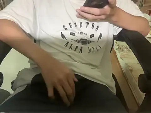 Snapshot of Alextran1002 chatting on 12-18-25, 05:19 Alextran1002 online show from 12-18-25, 05:19