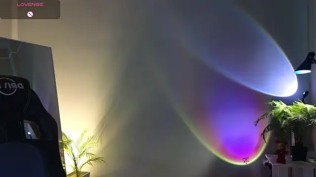 Lucy louras online show from 09-29-25, 12:43