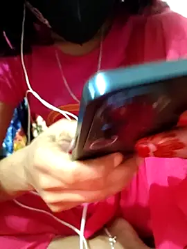 Snapshot of maya-Couple19 chatting on 11-05-25, 07:47 maya-Couple19 online show from 11-05-25, 07:47