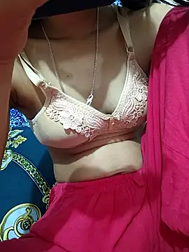 Snapshot of maya-Couple19 chatting on 11-22-25, 06:18 maya-Couple19 online show from 11-22-25, 06:18