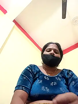 Snapshot of Divya_Lovely chatting on 10-28-25, 11:14 Divya Lovely online show from 10-28-25, 11:14