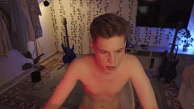 Snapshot of RusBradPitt chatting on 09-21-25, 12:29 RusBradPitt online show from 09-21-25, 12:29