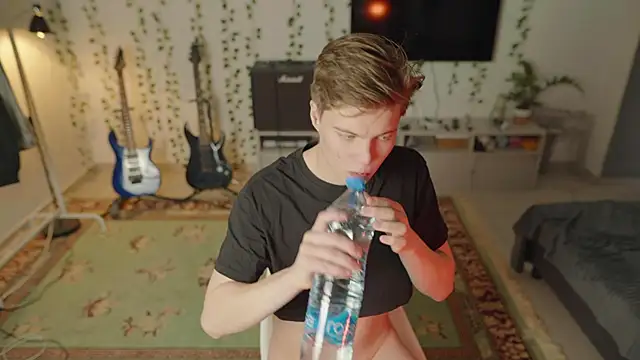 Snapshot of RusBradPitt chatting on 01-14-26, 01:28 RusBradPitt online show from 01-14-26, 01:28