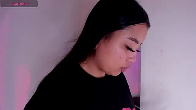 Snapshot of Viioleett_cum chatting on 06-19-26, 02:10 Viioleett cum online show from 06-19-26, 02:10