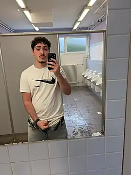 Snapshot of amo660 chatting on 02-12-26, 01:28 amo660 online show from 02-12-26, 01:28