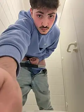 Snapshot of amo660 chatting on 03-26-26, 12:33 amo660 online show from 03-26-26, 12:33