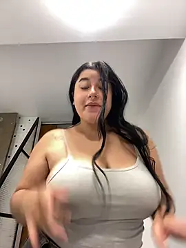 Snapshot of Tokio_Sakura chatting on 10-23-25, 05:33 Tokio Sakura online show from 10-23-25, 05:33