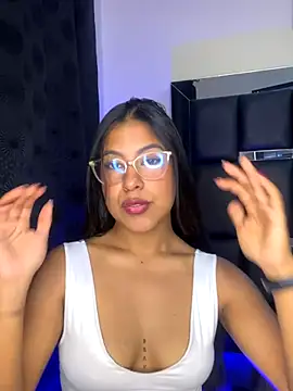 Snapshot of Kendra_C chatting on 10-19-25, 10:32 Kendra C online show from 10-19-25, 10:32