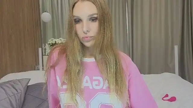 Brigitte Bardot online show from 10-28-25, 09:46