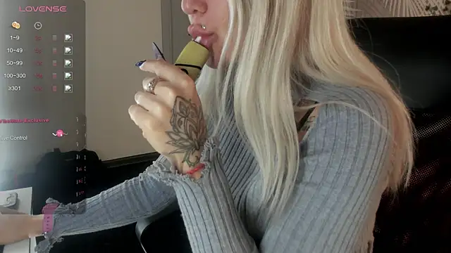 Snapshot of Kira_Key chatting on 11-18-25, 01:55 Kira Key online show from 11-18-25, 01:55