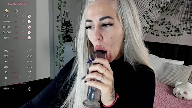 Snapshot of Kira_Key chatting on 12-14-25, 01:44 Kira Key online show from 12-14-25, 01:44