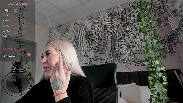 Snapshot of Kira_Key chatting on 01-09-26, 01:41 Kira Key online show from 01-09-26, 01:41