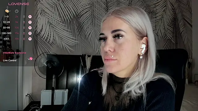 Snapshot of Kira_Key chatting on 03-02-26, 02:03 Kira Key online show from 03-02-26, 02:03