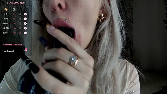 Snapshot of Kira_Key chatting on 03-10-26, 01:54 Kira Key online show from 03-10-26, 01:54