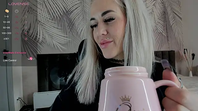 Snapshot of Kira_Key chatting on 03-13-26, 08:54 Kira Key online show from 03-13-26, 08:54