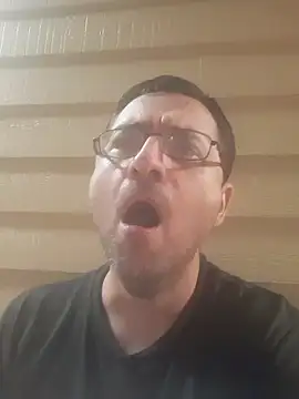 Snapshot of Gearsuit chatting on 01-06-26, 05:33 Gearsuit online show from 01-06-26, 05:33