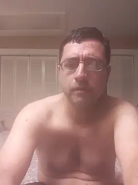 Snapshot of Gearsuit chatting on 03-11-26, 11:55 Gearsuit online show from 03-11-26, 11:55