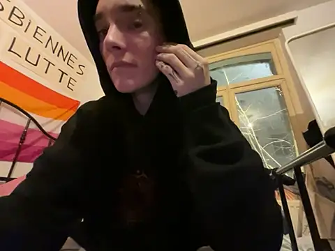 Snapshot of Styxlust chatting on 03-08-26, 06:55 Styxlust online show from 03-08-26, 06:55