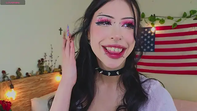 Snapshot of venomeowww__ chatting on 03-28-26, 04:01 venomeowww online show from 03-28-26, 04:01