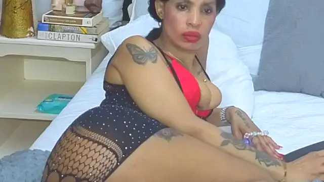 Snapshot of CaramelNatashaxx chatting on 12-17-25, 01:06 CaramelNatashaxx online show from 12-17-25, 01:06