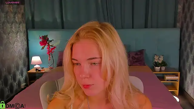 Aurora Bennet online show from 09-22-25, 12:01