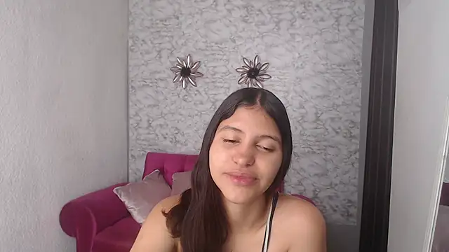 Snapshot of Evagirl69 chatting on 10-23-25, 06:17 Evagirl69 online show from 10-23-25, 06:17