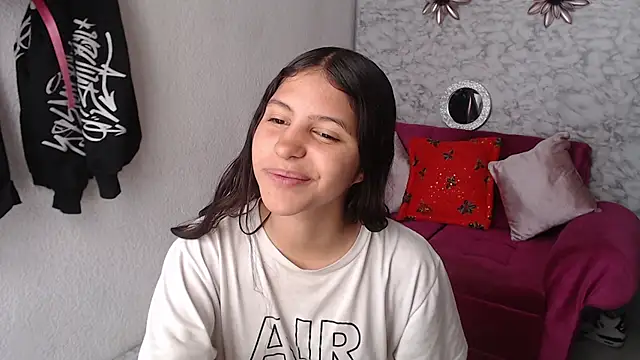 Snapshot of Evagirl69 chatting on 12-15-25, 06:23 Evagirl69 online show from 12-15-25, 06:23