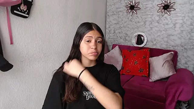 Snapshot of Evagirl69 chatting on 12-16-25, 06:24 Evagirl69 online show from 12-16-25, 06:24