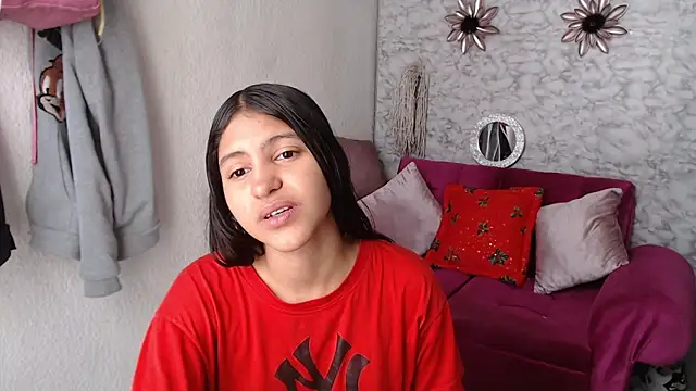 Snapshot of Evagirl69 chatting on 12-17-25, 06:25 Evagirl69 online show from 12-17-25, 06:25