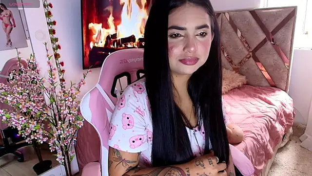 Snapshot of Dani_princess chatting on 07-23-26, 02:48 Dani princess online show from 07-23-26, 02:48