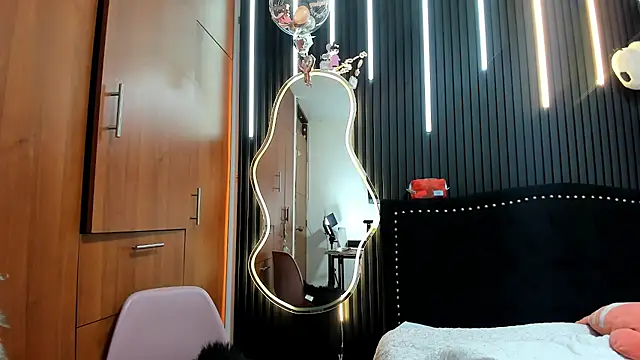 Snapshot of scarletr_red chatting on 01-08-26, 09:28 scarletr red online show from 01-08-26, 09:28