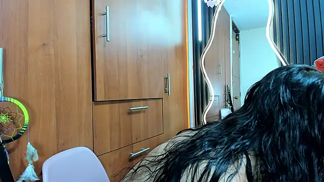 Snapshot of scarletr_red chatting on 01-10-26, 01:29 scarletr red online show from 01-10-26, 01:29