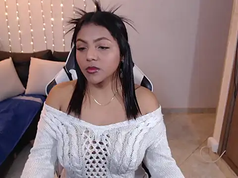 Snapshot of veronica_em1 chatting on 09-13-25, 01:11 veronica em1 online show from 09-13-25, 01:11
