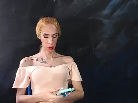 Snapshot of Queenmaria23cm chatting on 09-11-25, 07:03 Queenmaria23cm online show from 09-11-25, 07:03